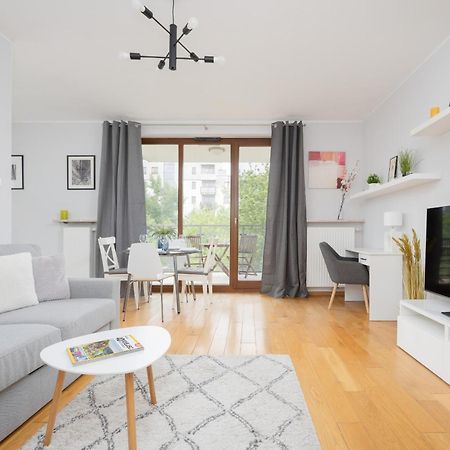 City Apartment With Parking Near Metro Mlociny By Noclegi Renters Warszawa Eksteriør billede