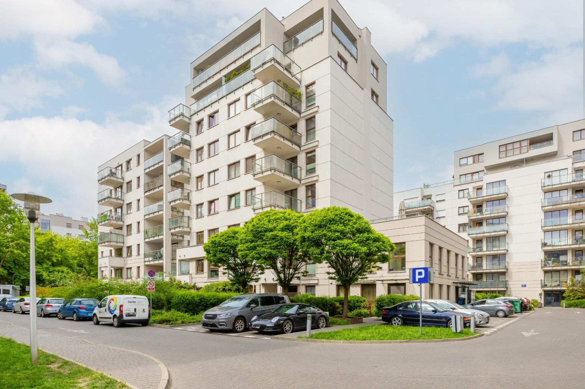 City Apartment With Parking Near Metro Mlociny By Noclegi Renters Warszawa Eksteriør billede